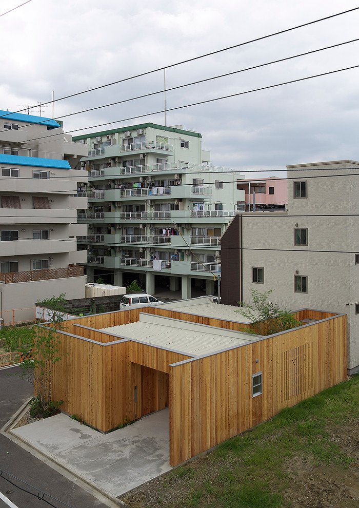 大阪にある中くらいなアジアンスタイルのおしゃれな家の外観の写真
