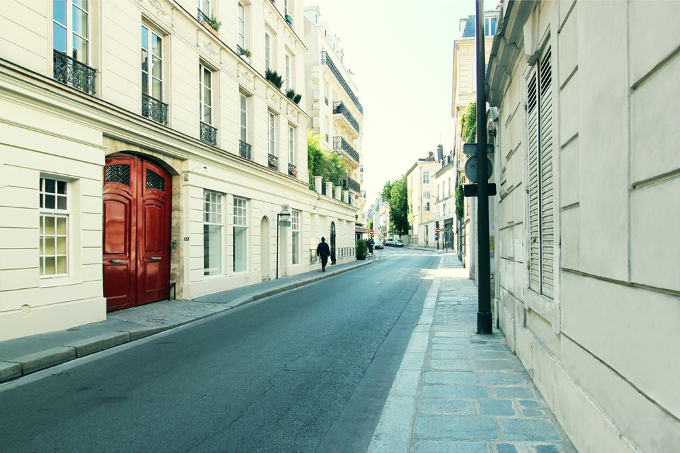 パリにあるトラディショナルスタイルのおしゃれな家の外観の写真