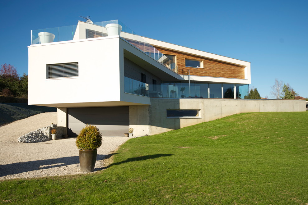 Dreistöckiges Modernes Haus mit Mix-Fassade und Pultdach in Lyon