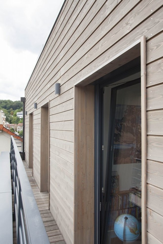 Réalisation d'une façade de maison nordique.