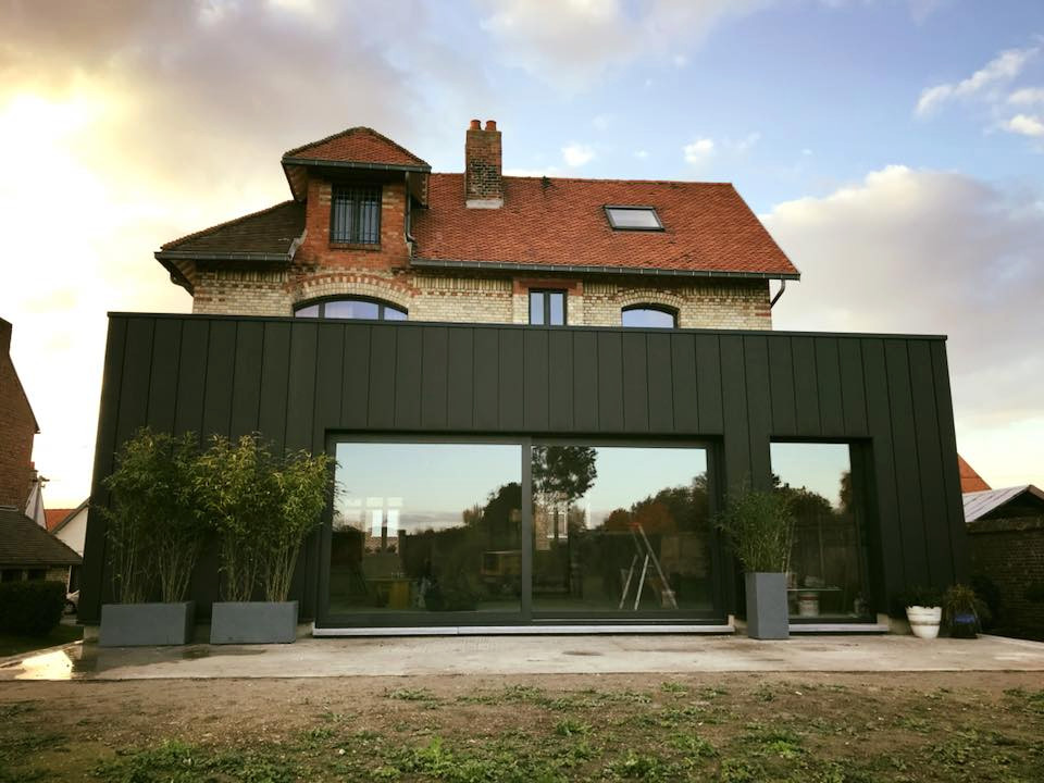 Large contemporary house exterior in Lille.
