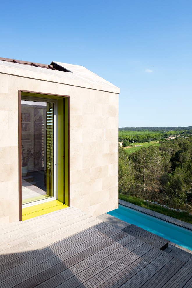 Design ideas for a contemporary house exterior in Montpellier.
