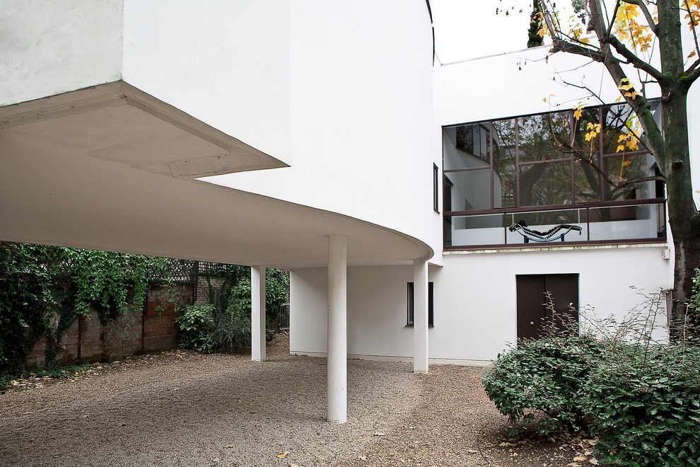 Photo of a modern house exterior in Paris.