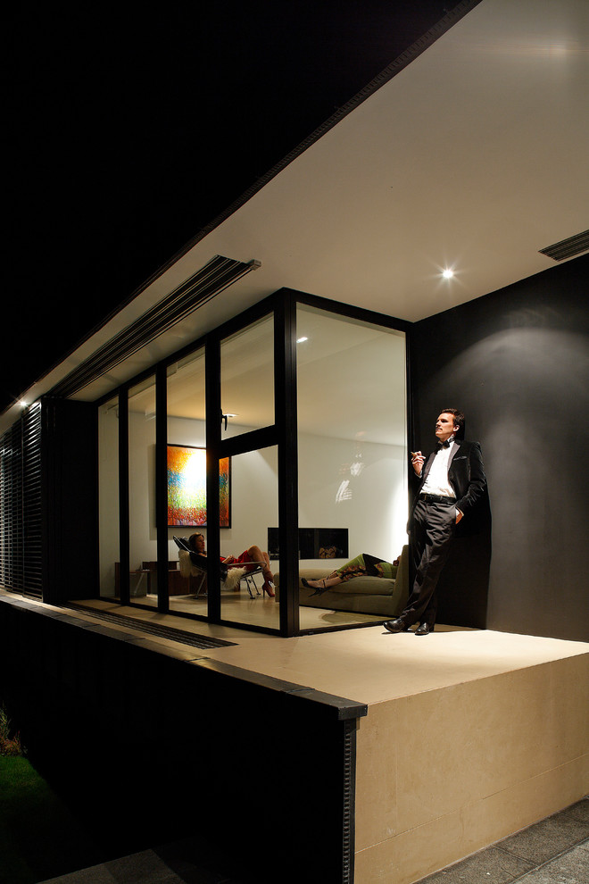 Design ideas for a contemporary house exterior in Paris.