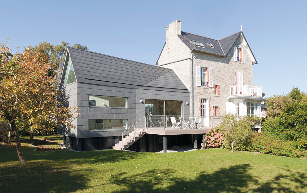 Réalisation d'une façade de maison design.