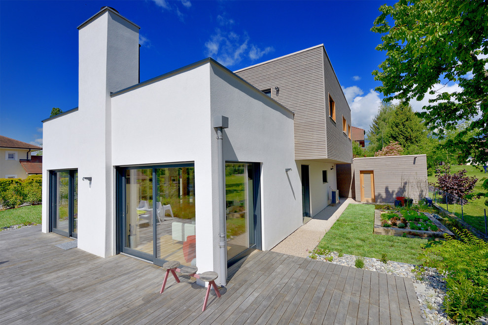 Design ideas for a contemporary house exterior in Lyon.