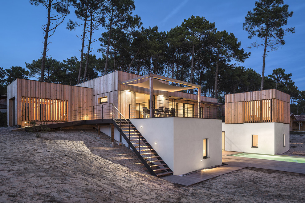 Design ideas for a contemporary house exterior in Bordeaux.