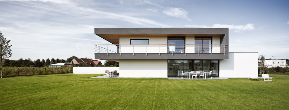 Photo of a contemporary house exterior in Lille.
