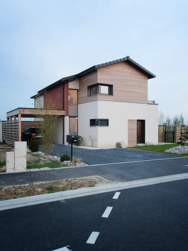 Medium sized contemporary two floor house exterior in Lille with a pitched roof and mixed cladding.