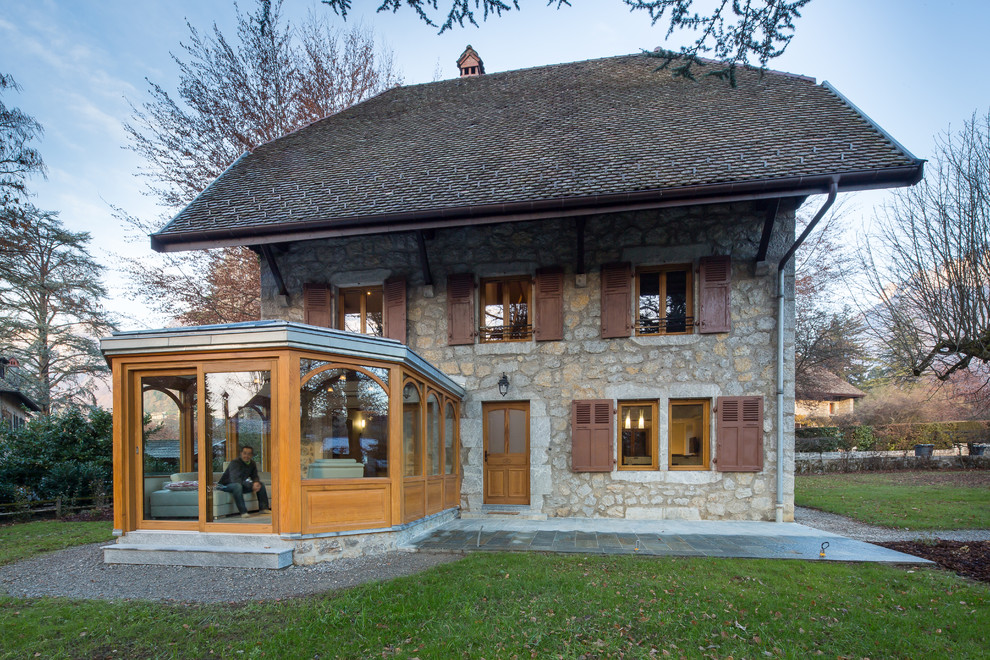 Cette image montre une façade de maison traditionnelle.