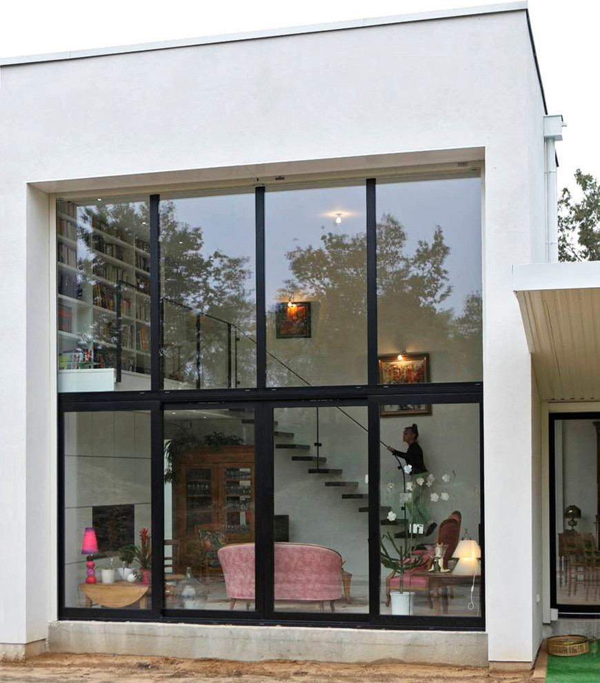 Inspiration for a contemporary house exterior in Angers.