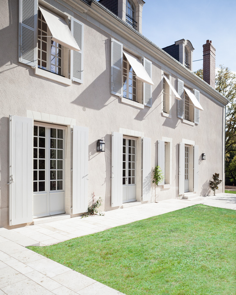 Design ideas for a large and white classic house exterior in Paris with three floors.