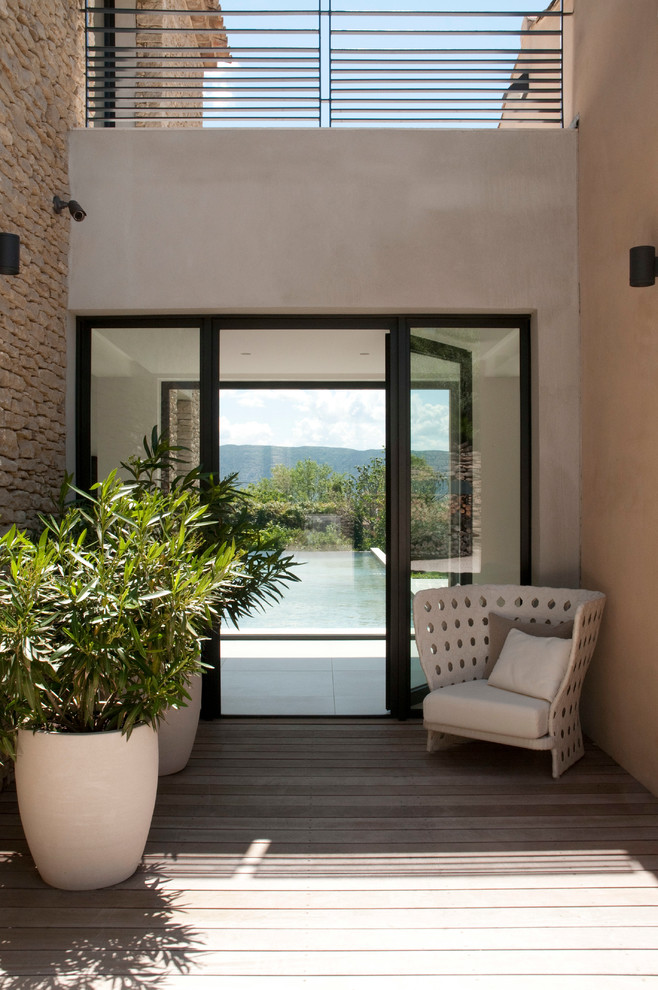 Inspiration for a contemporary house exterior in Nice.