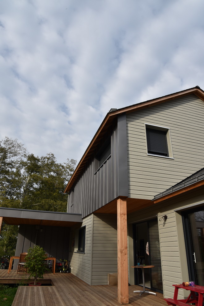 Idées déco pour une façade de maison moderne.