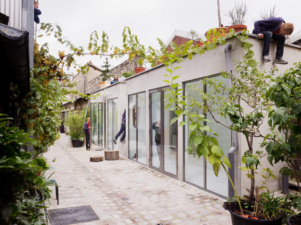 Inspiration for an urban house exterior in Paris.
