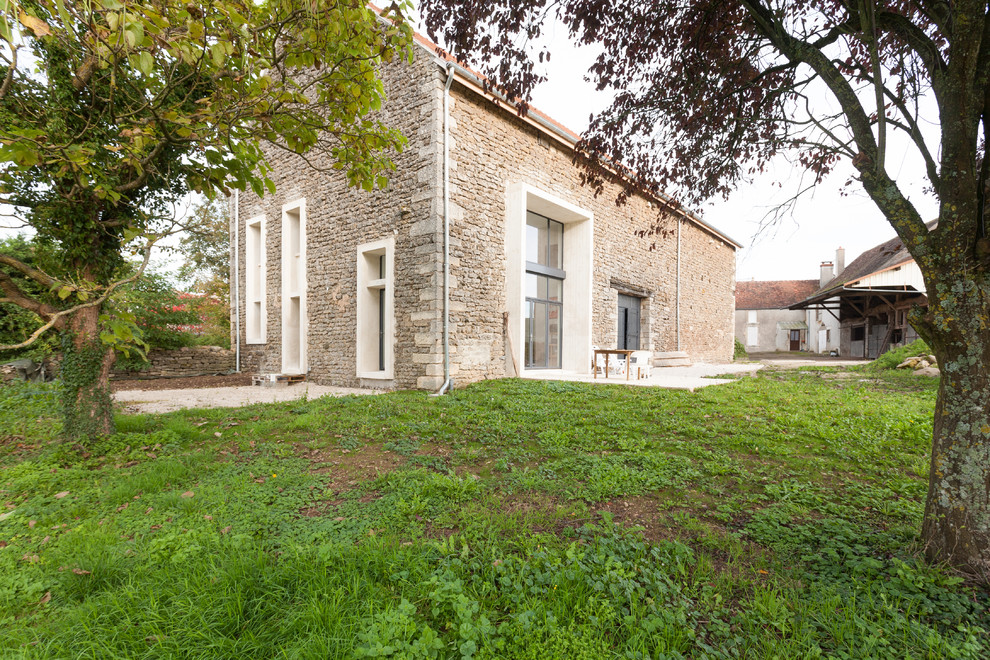 Design ideas for a contemporary house exterior in Dijon.