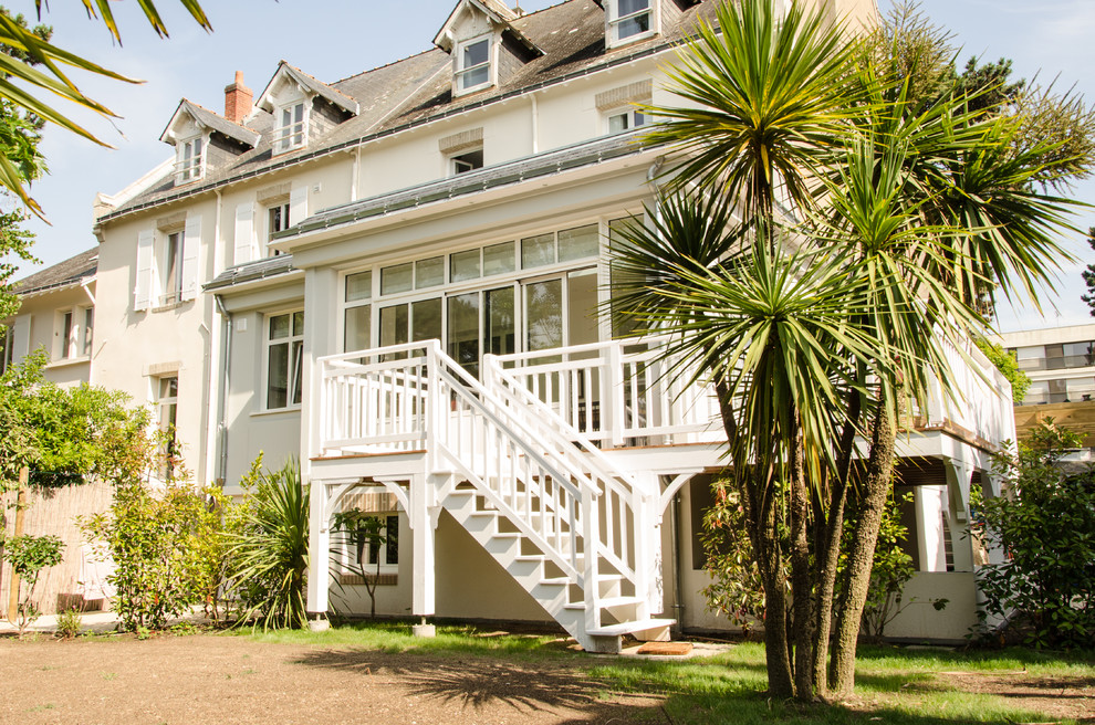 Idée de décoration pour une façade de maison marine.