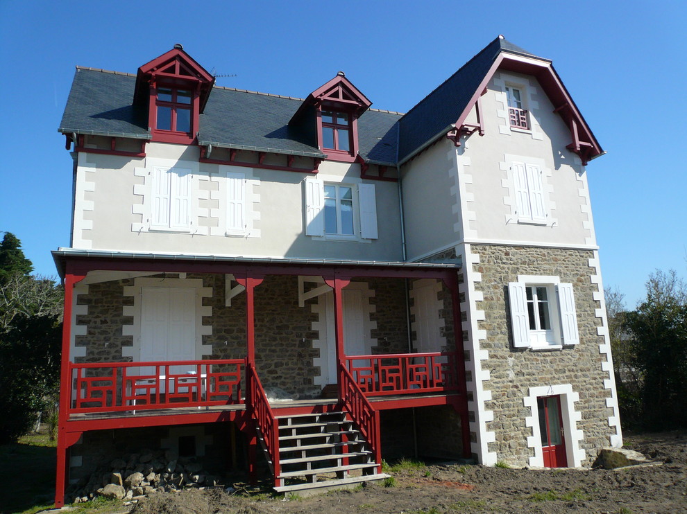 Esempio della facciata di una casa stile marinaro