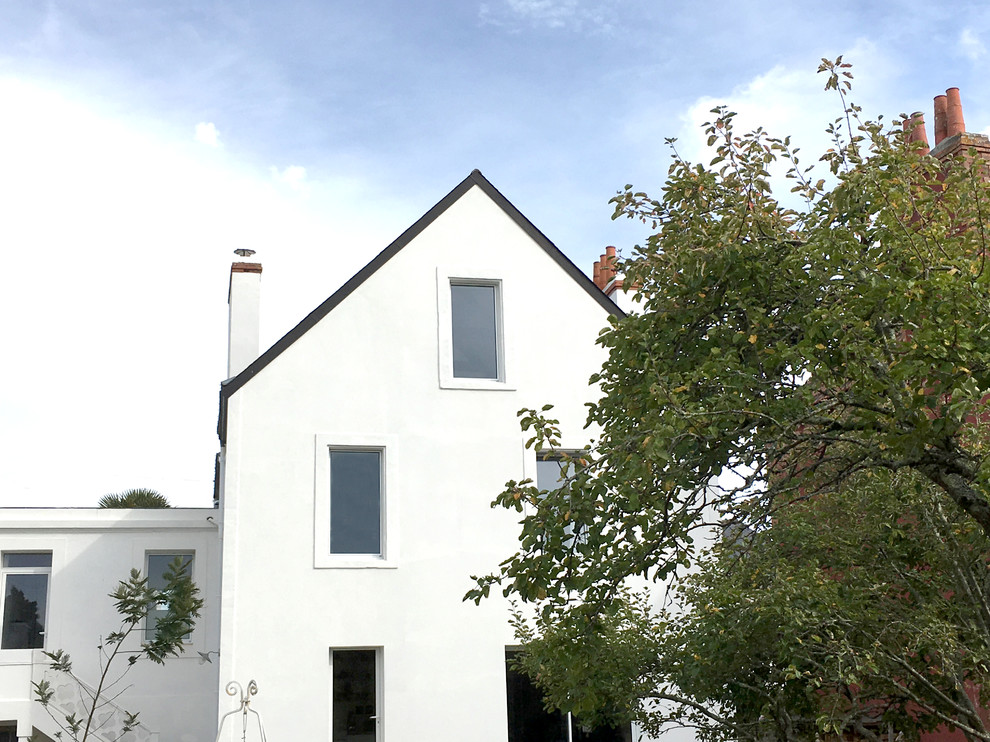This is an example of a coastal house exterior in Rennes.