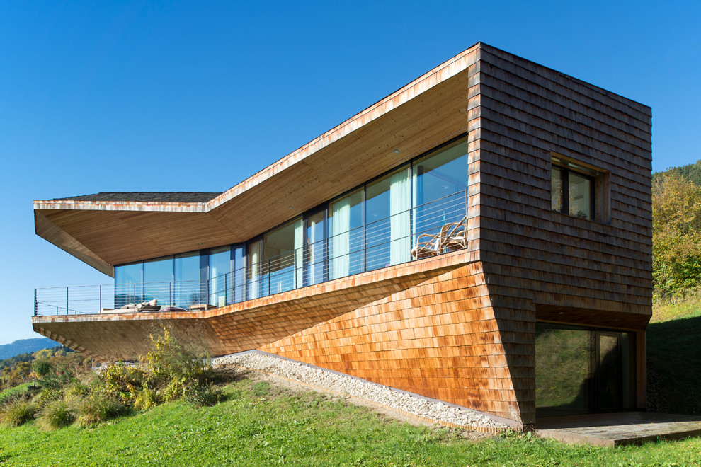 Idee per la facciata di una casa grande contemporanea a due piani con rivestimento in legno e tetto piano