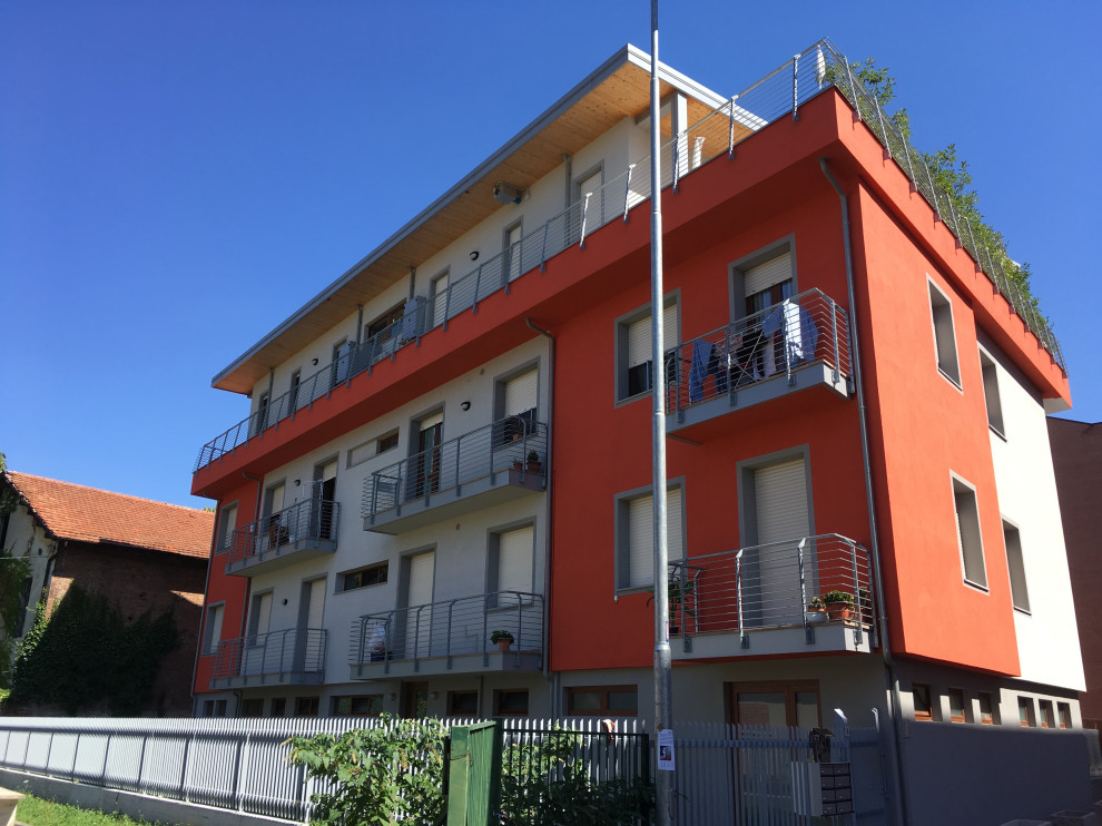 Idee per la facciata di una casa multicolore contemporanea a tre piani di medie dimensioni con tetto piano e copertura in metallo o lamiera