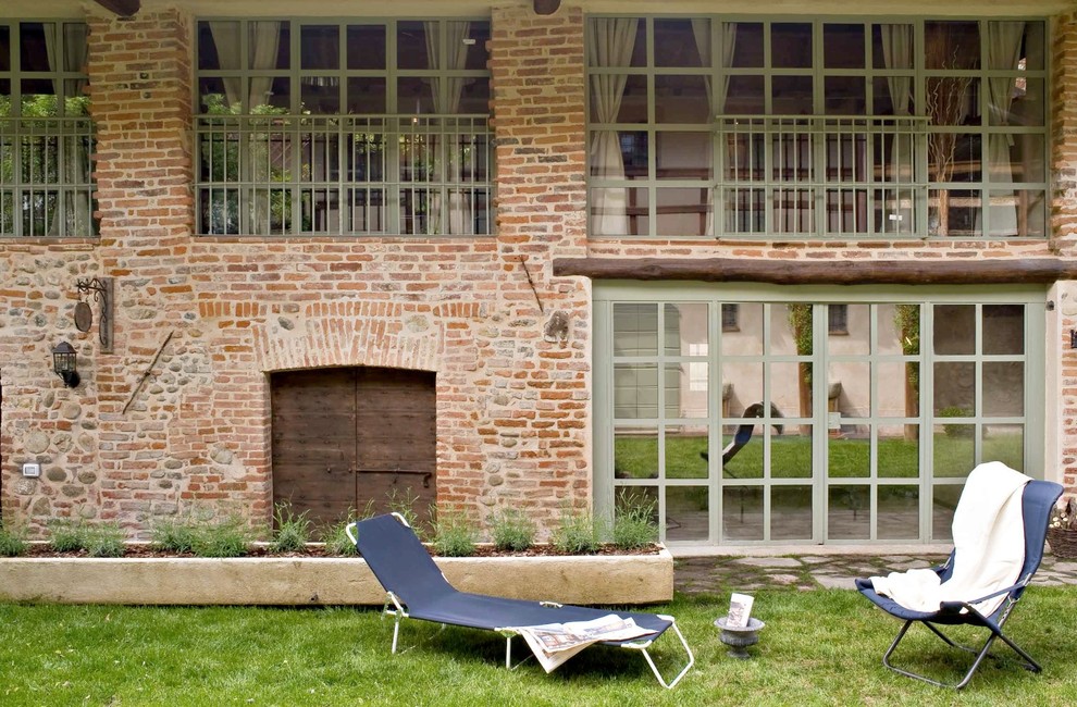 Country exterior home idea in Milan