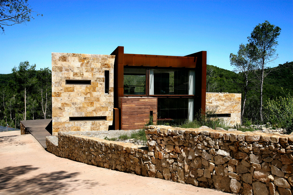 Inspiration för mellanstora moderna bruna hus, med två våningar, blandad fasad och platt tak