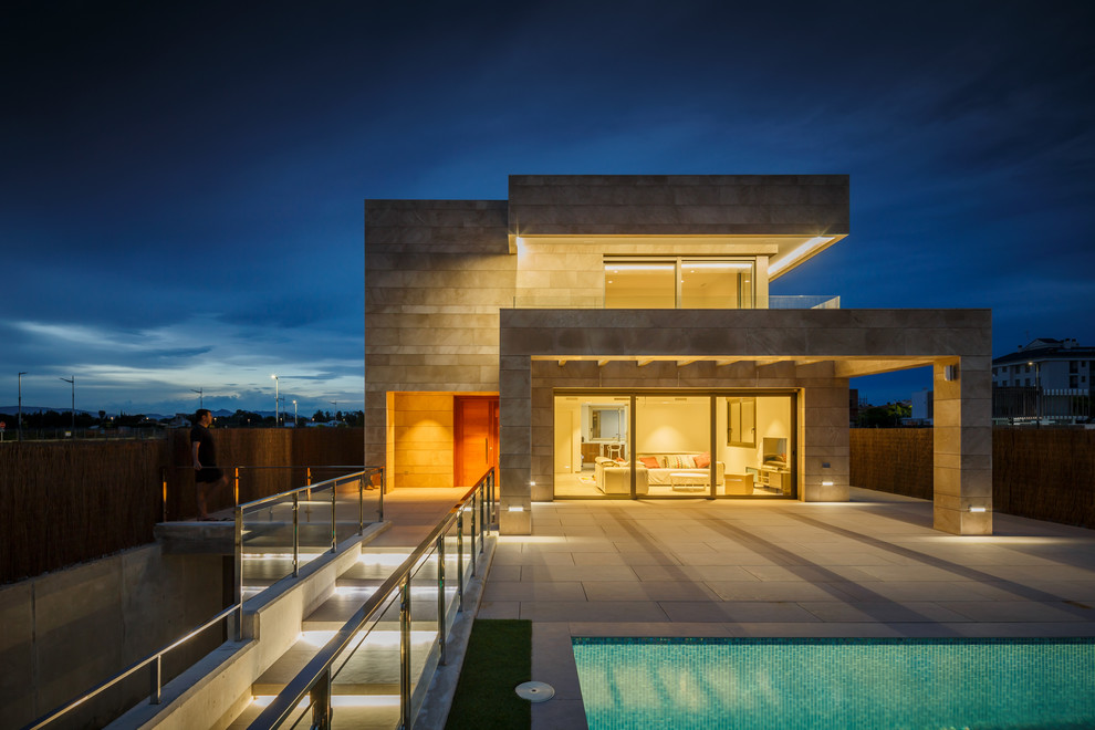 Идея дизайна: дом среднего размера в стиле модернизм