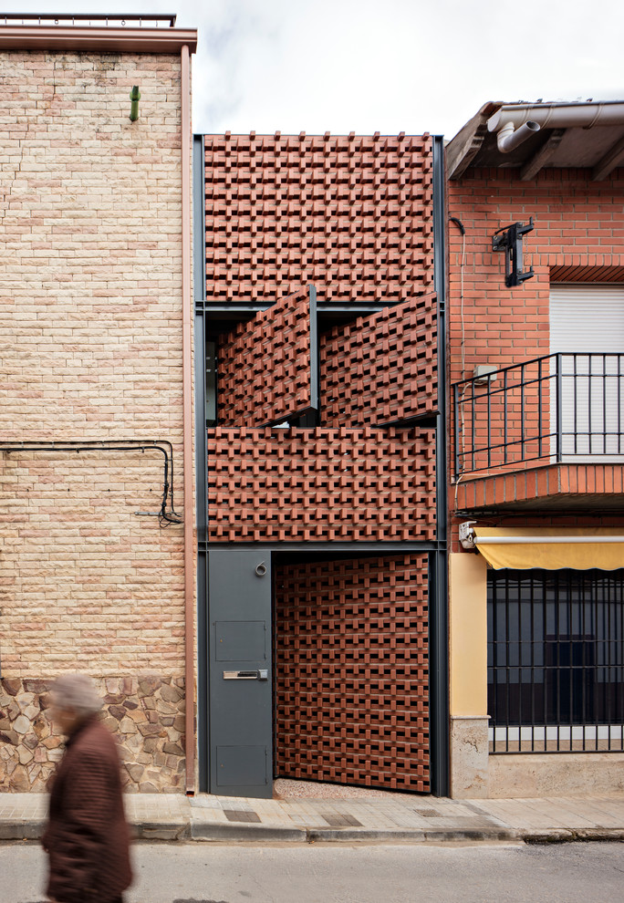 Inspiration for a contemporary house exterior in Madrid.