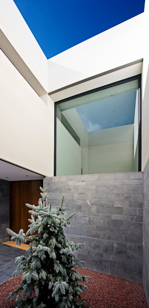 Inspiration for a contemporary house exterior in Madrid.
