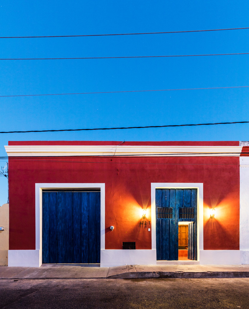 Свежая идея для дизайна: одноэтажный, красный частный загородный дом в современном стиле с плоской крышей - отличное фото интерьера