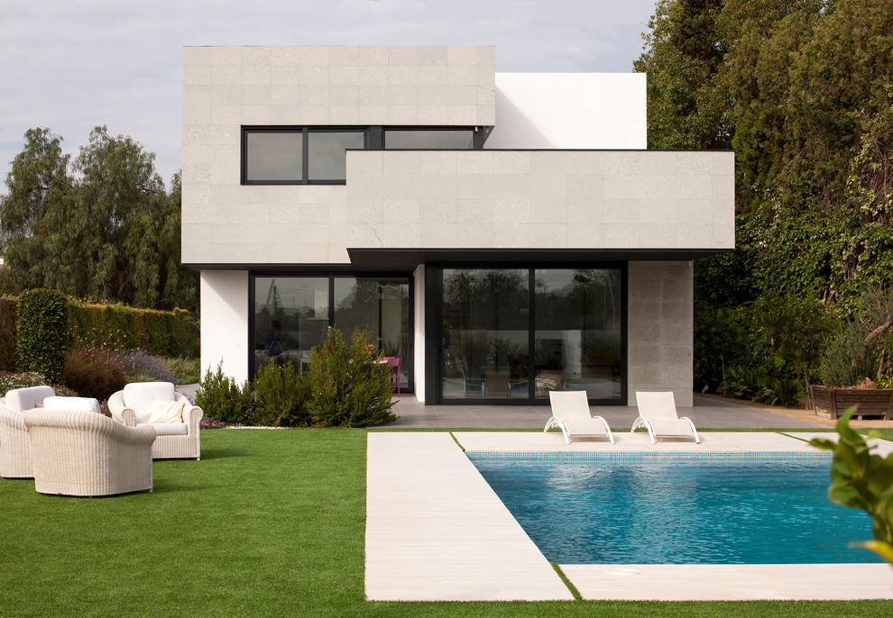 Свежая идея для дизайна: большой, двухэтажный дом в стиле модернизм - отличное фото интерьера