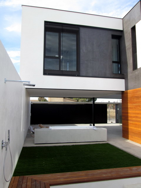 Diseño de fachada minimalista grande