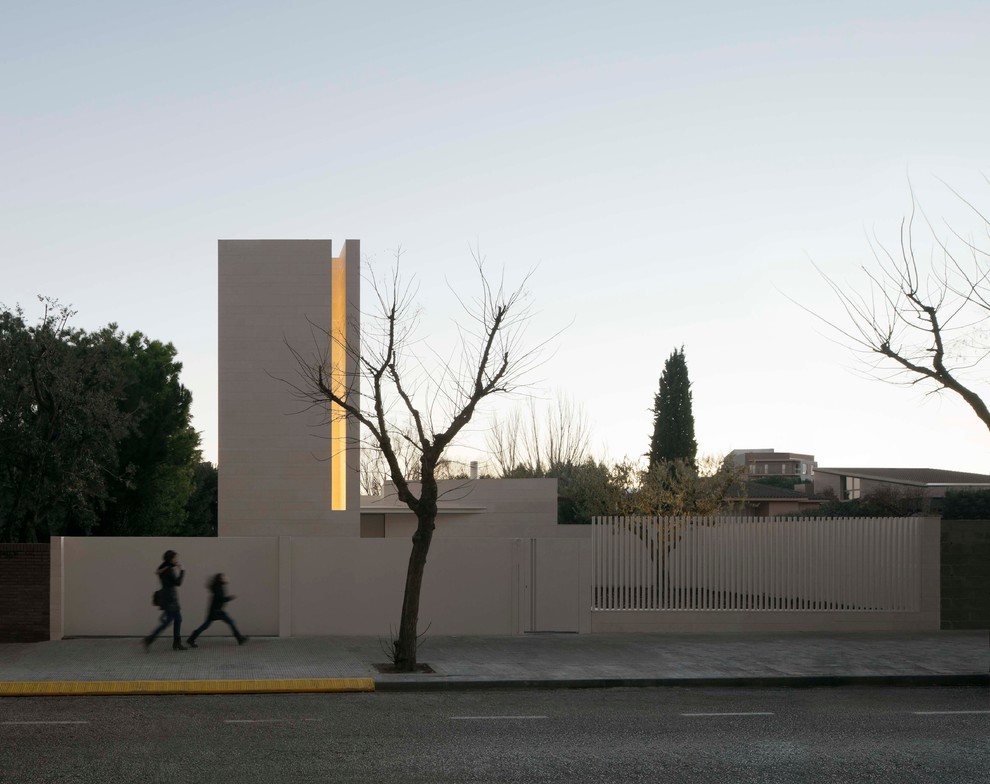 Inspiration for a contemporary house exterior in Barcelona.