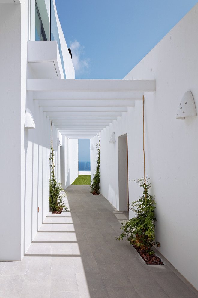 Photo of a mediterranean house exterior in Alicante-Costa Blanca.