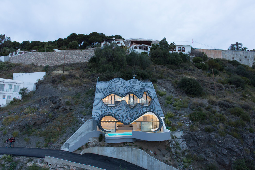 Idee per la facciata di una casa contemporanea a due piani
