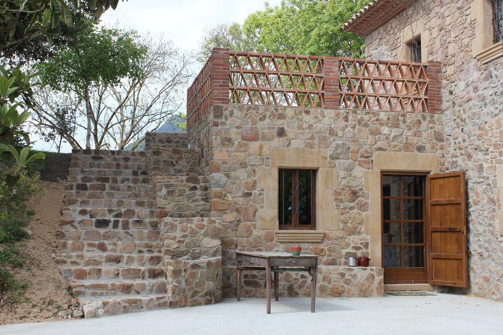 MASÍA CAN PLA Farmhouse Exterior Other by LABORATORI D