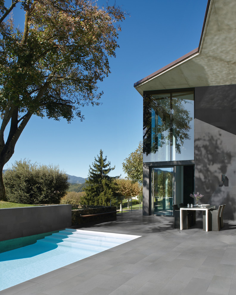 Inspiration for a contemporary exterior home remodel in Barcelona