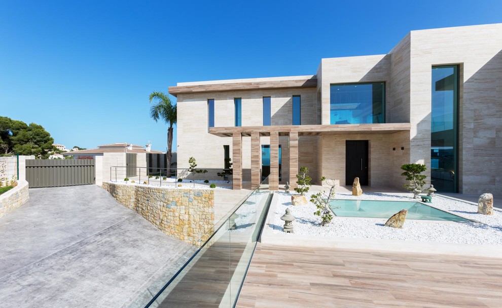 This is an example of a contemporary house exterior in Alicante-Costa Blanca.