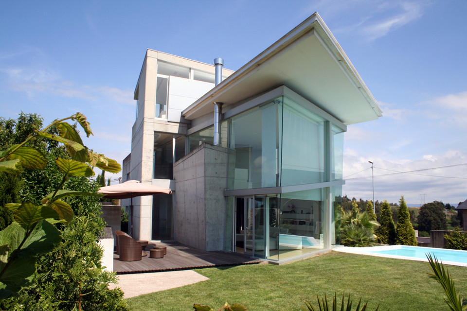 Exemple d'une façade de maison tendance.