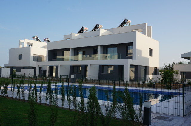 Viviendas Unifamiliares en el Puerto de Santa María, Cádiz - Contemporary -  House Exterior - Madrid - by Bauen Empresa Constructora | Houzz IE