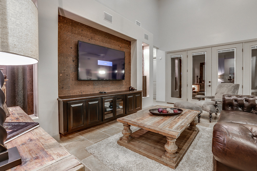 Foto de sala de estar clásica renovada de tamaño medio con paredes grises, suelo de travertino y televisor colgado en la pared
