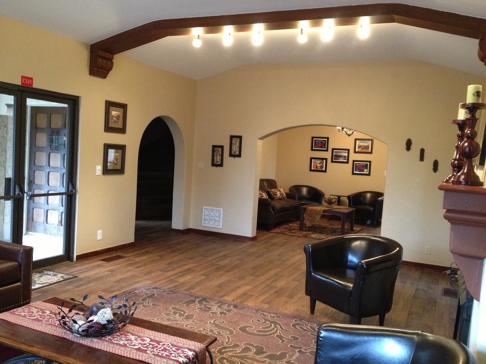 Elegant family room photo in Los Angeles