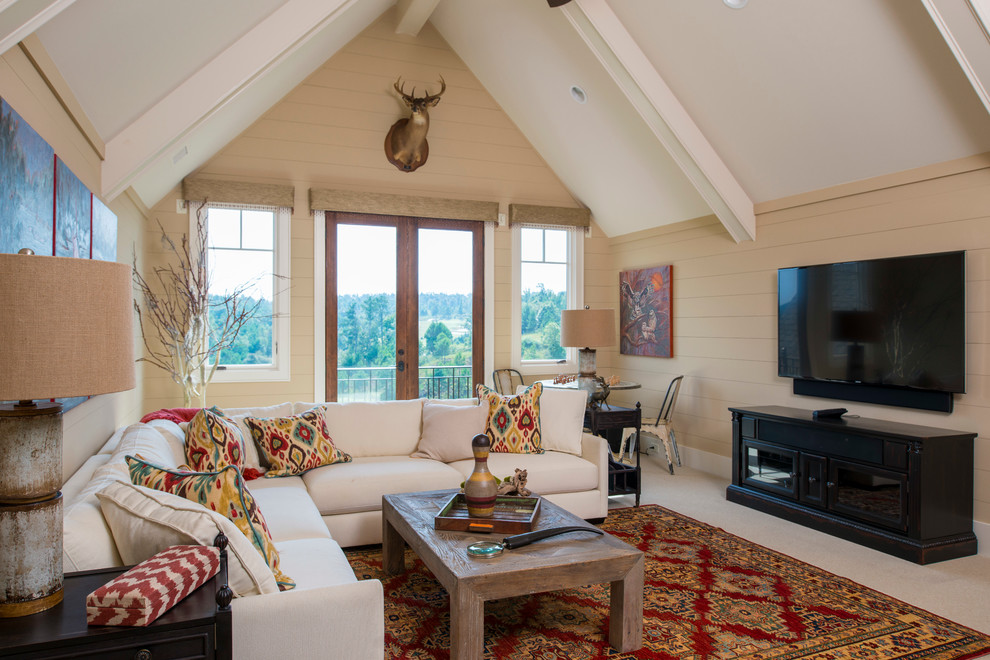 Immagine di un soggiorno american style con pareti beige
