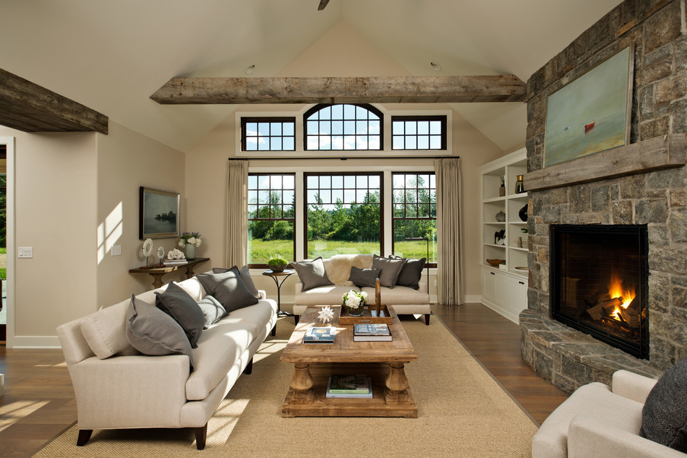 Diseño de sala de estar abierta clásica renovada grande con paredes grises, suelo de madera clara, todas las chimeneas y marco de chimenea de piedra