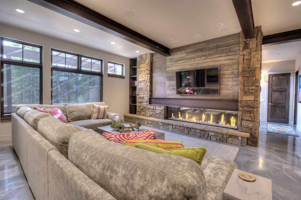 デンバーにある広いトランジショナルスタイルのおしゃれなオープンリビング (セラミックタイルの床、標準型暖炉、石材の暖炉まわり、壁掛け型テレビ) の写真