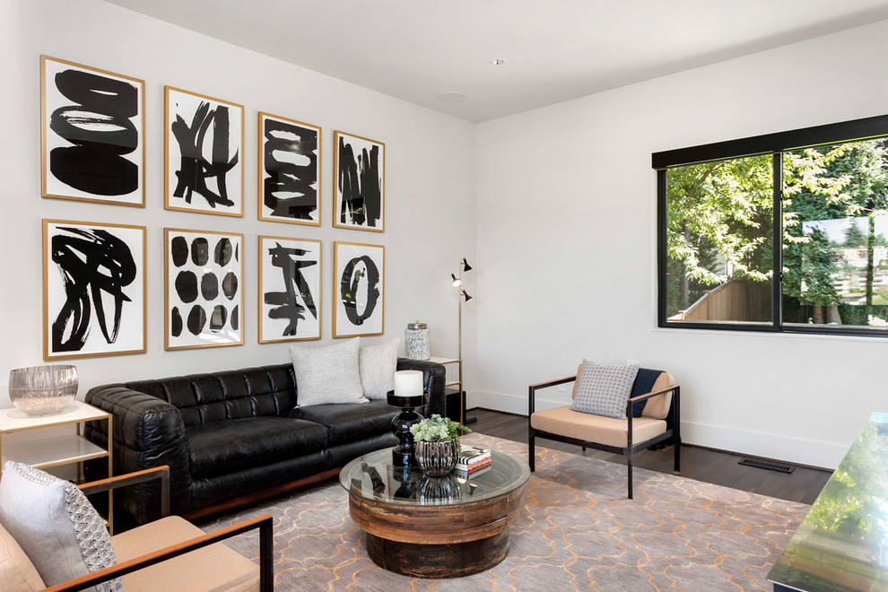 Esempio di un soggiorno design di medie dimensioni con pavimento marrone, pareti bianche e parquet scuro