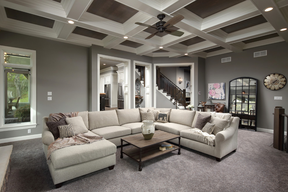 Ejemplo de sala de estar clásica sin chimenea con paredes grises, moqueta y alfombra