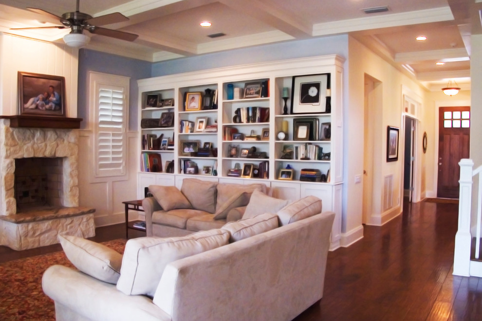 Beach style family room photo in Tampa
