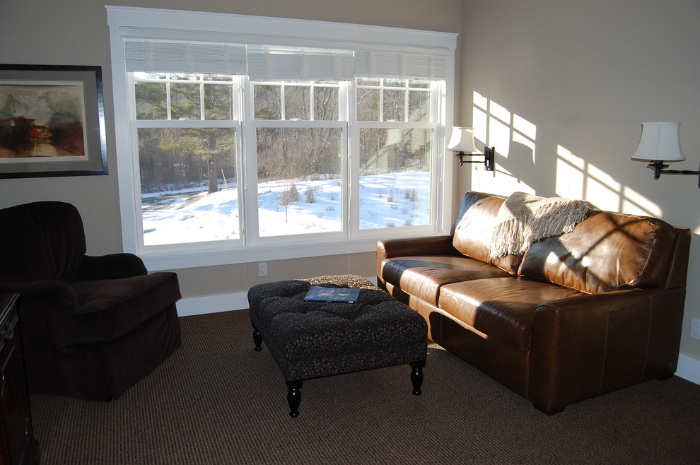 Foto di un ampio soggiorno tradizionale chiuso con pareti beige, moquette, nessun camino e nessuna TV